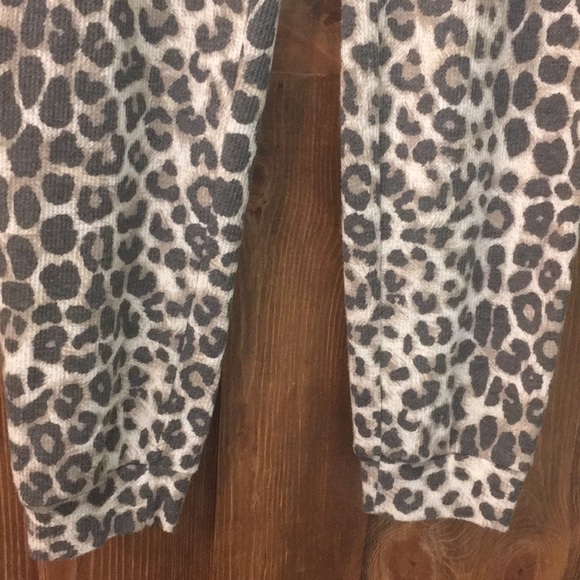 Leopard joggers - Picture 3 of 4